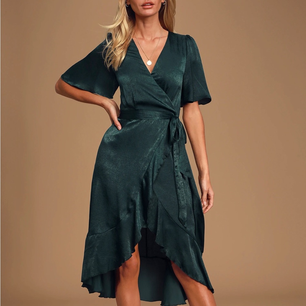 Lulu’s emerald green midi wrap dress